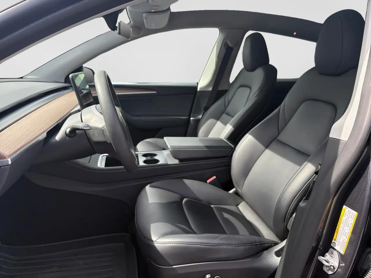 Tesla Model Y - Image 10