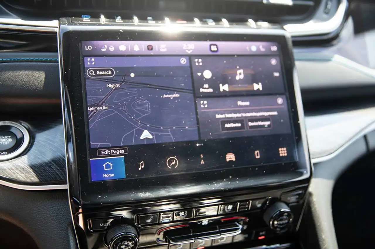 Jeep Grand Cherokee - Image 23