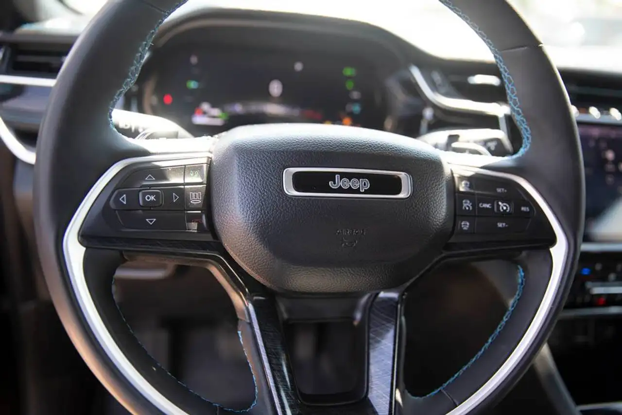 Jeep Grand Cherokee - Image 19