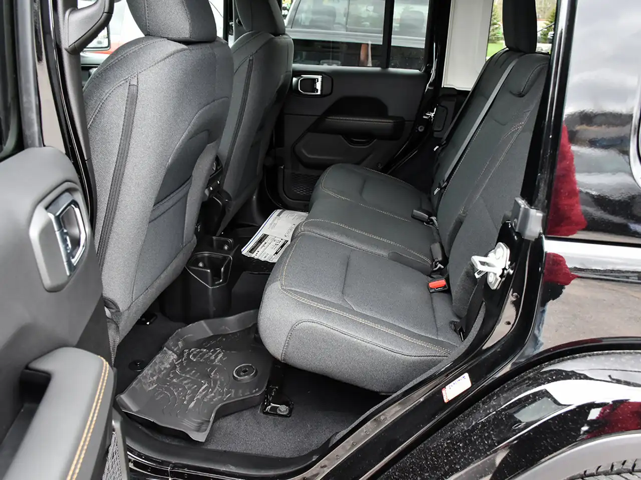 Jeep Wrangler - Image 12