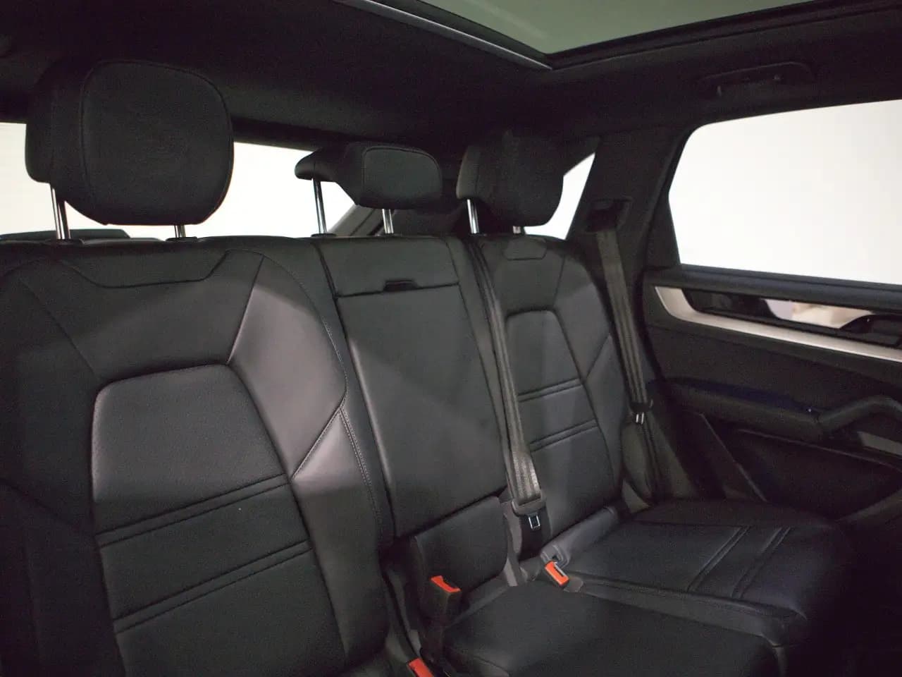 Porsche Cayenne - Image 17