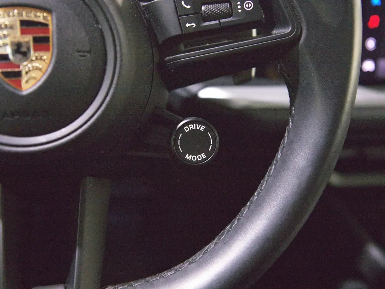 Porsche Cayenne - Image 25