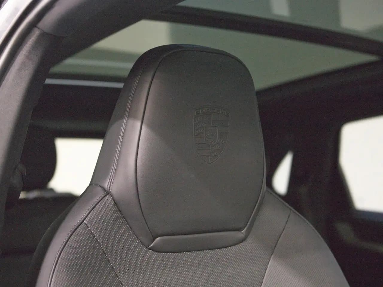 Porsche Cayenne - Image 24