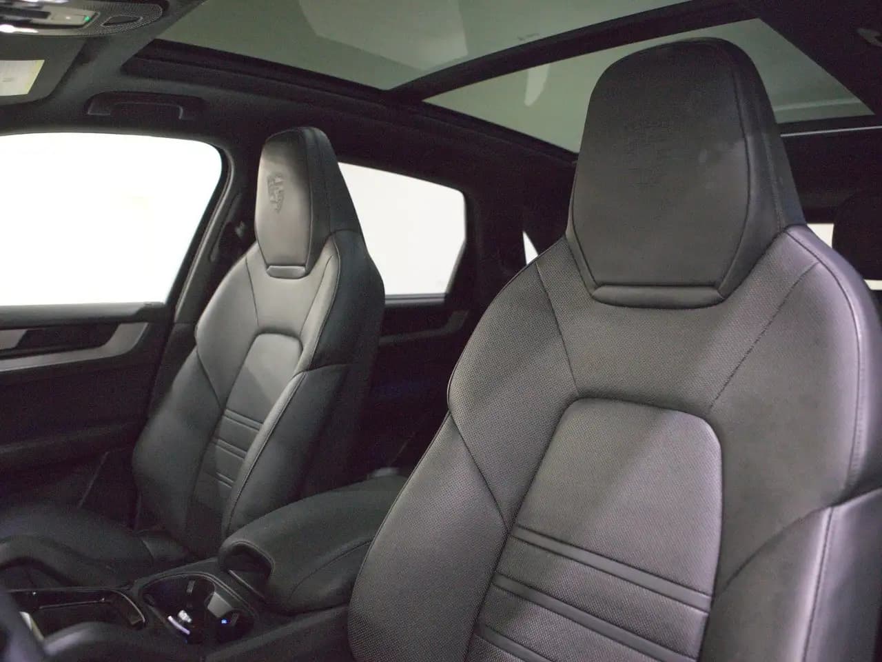 Porsche Cayenne - Image 14