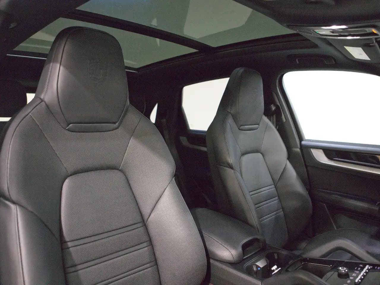 Porsche Cayenne - Image 15
