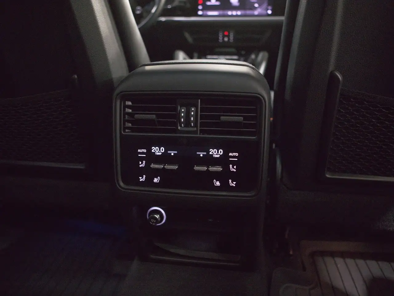Porsche Cayenne - Image 18
