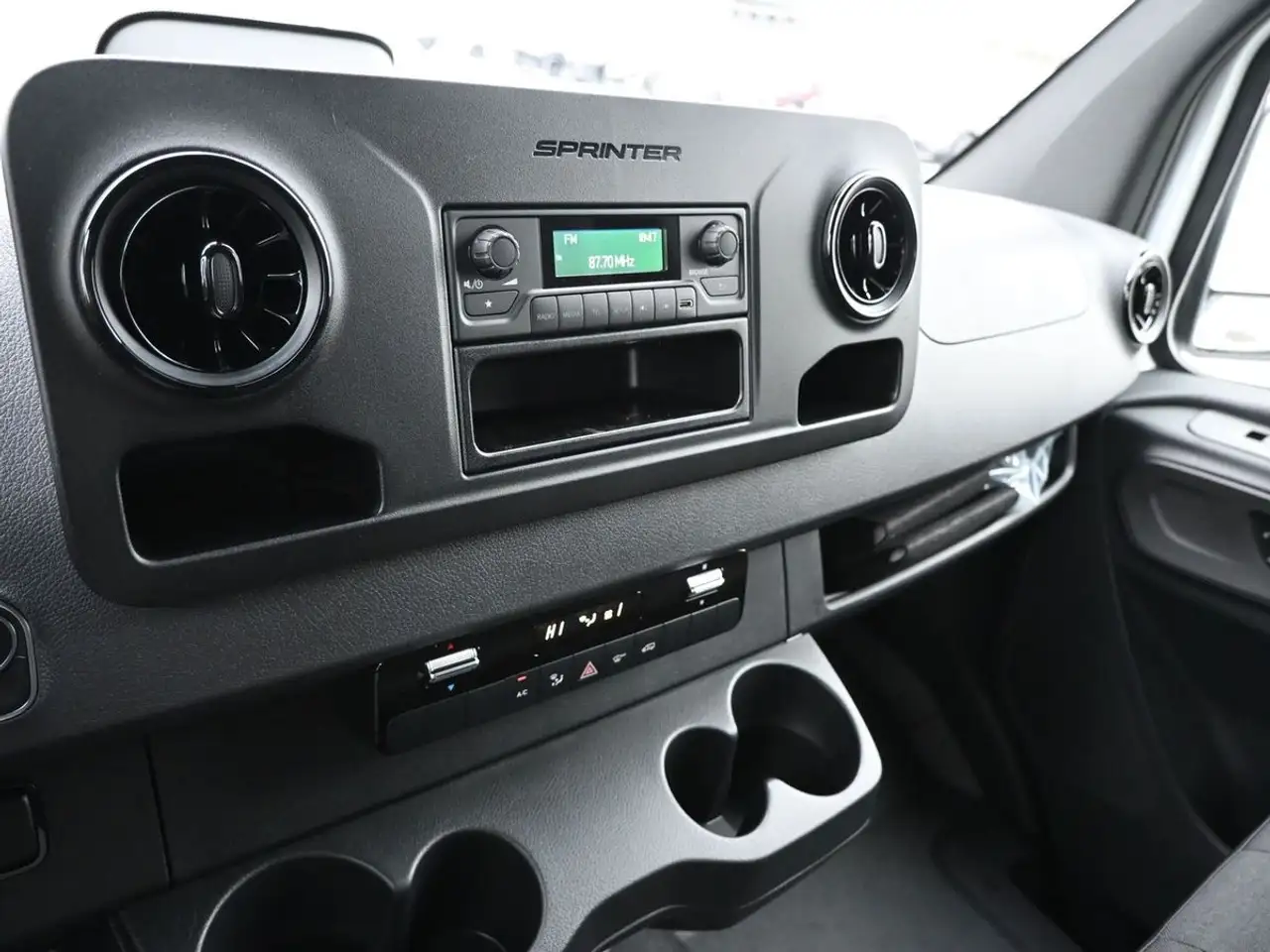 Mercedes-Benz Sprinter - Image 7