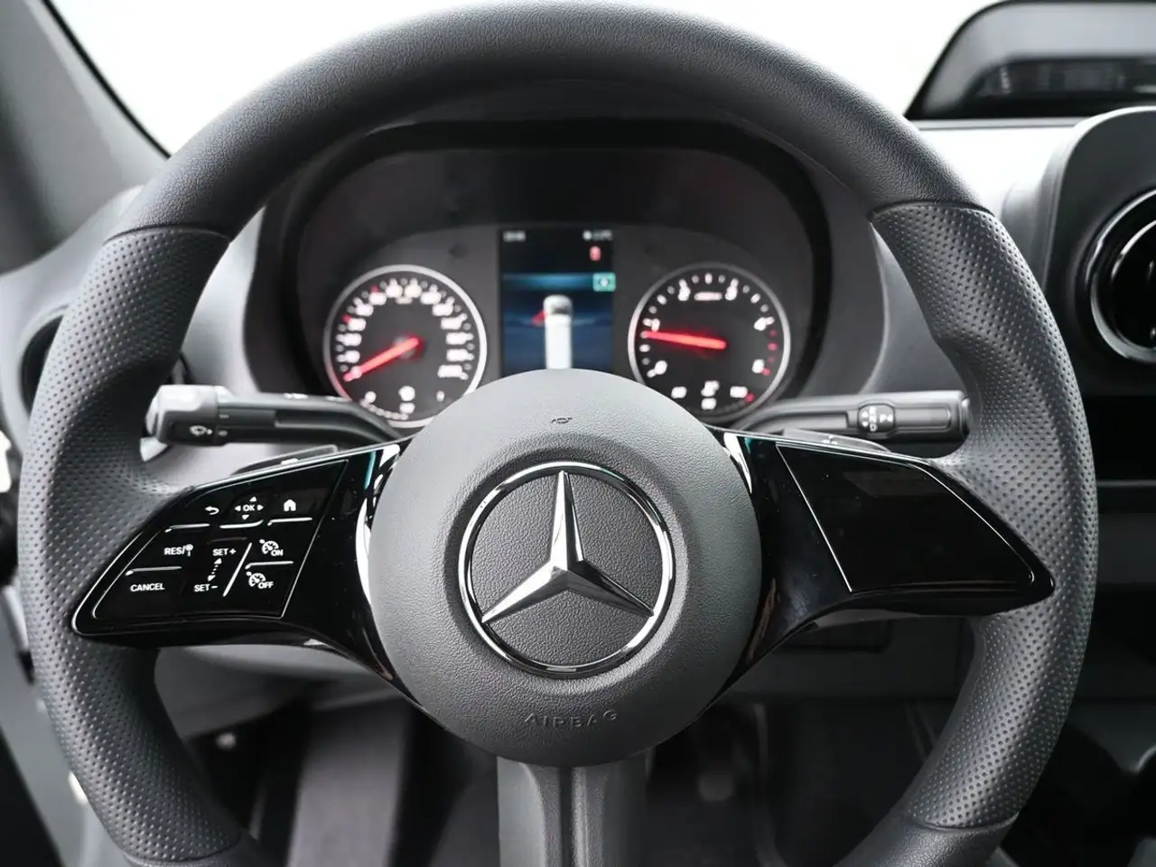 Mercedes-Benz Sprinter - Image 9