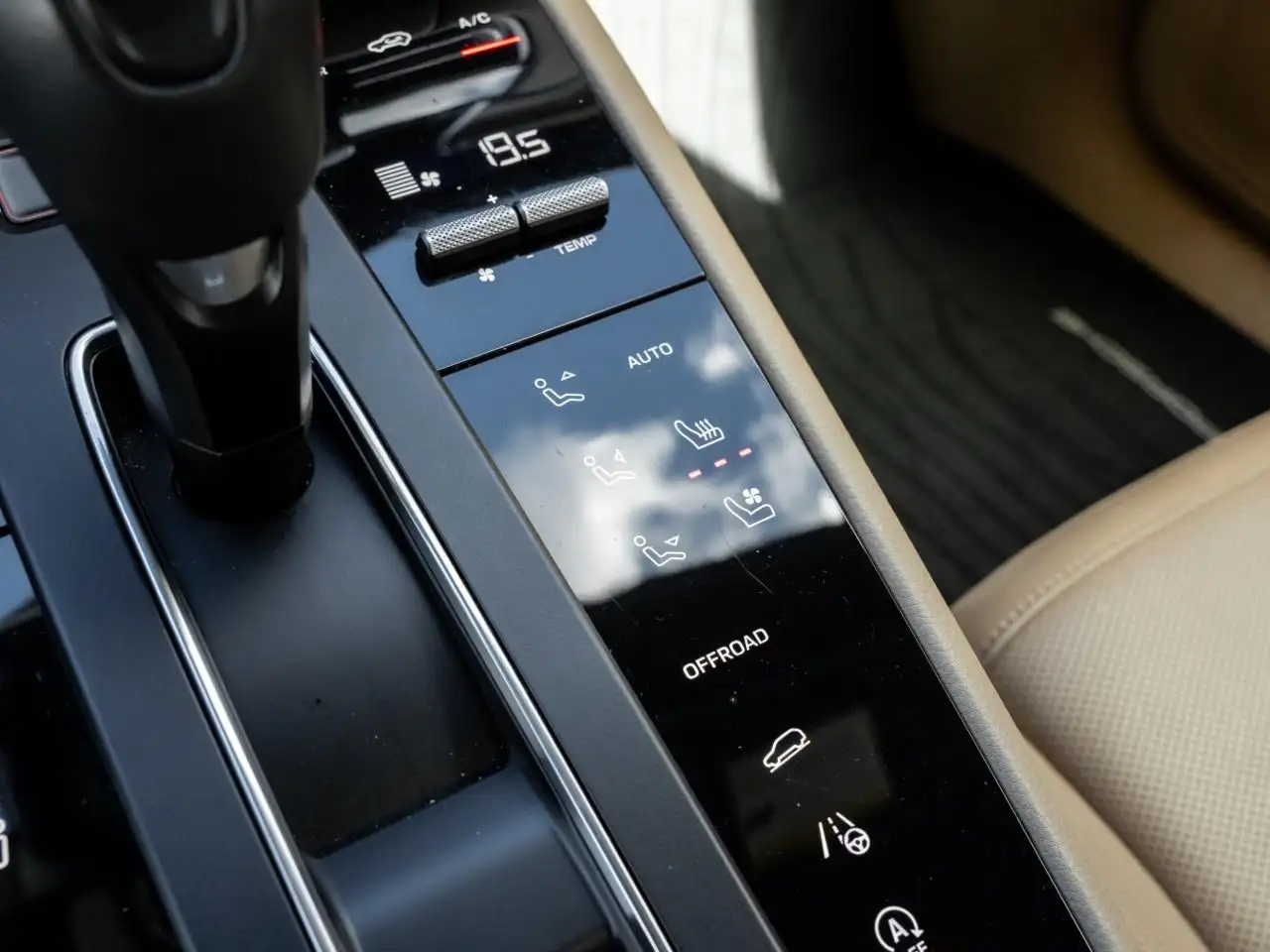 Porsche Macan - Image 19