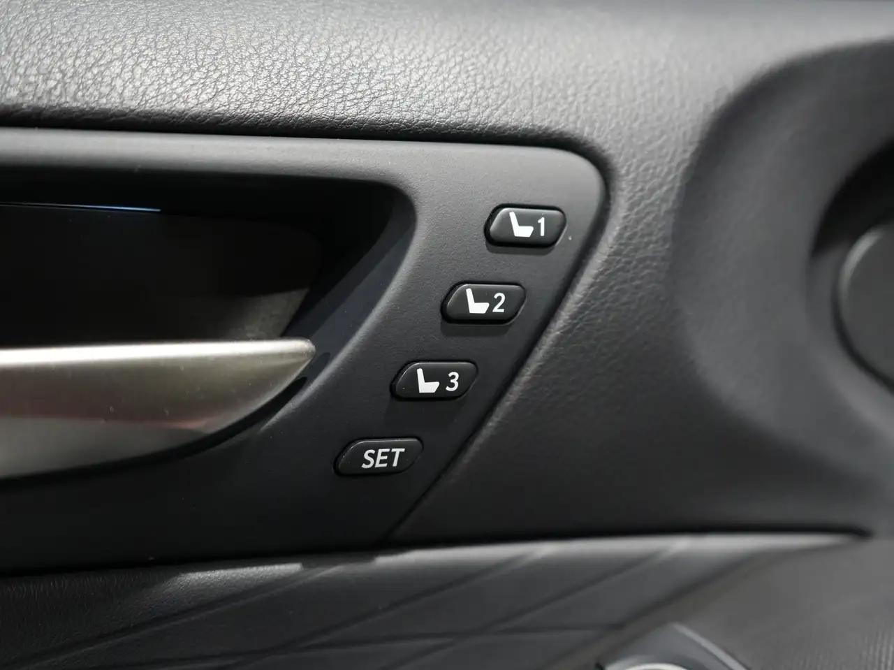 Lexus IS - Image 29