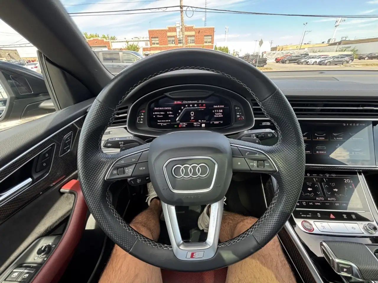 Audi SQ8 - Image 12