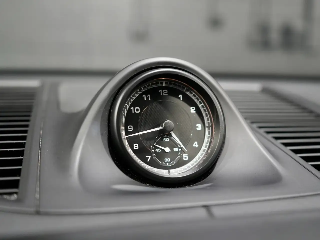 Porsche Macan - Image 23
