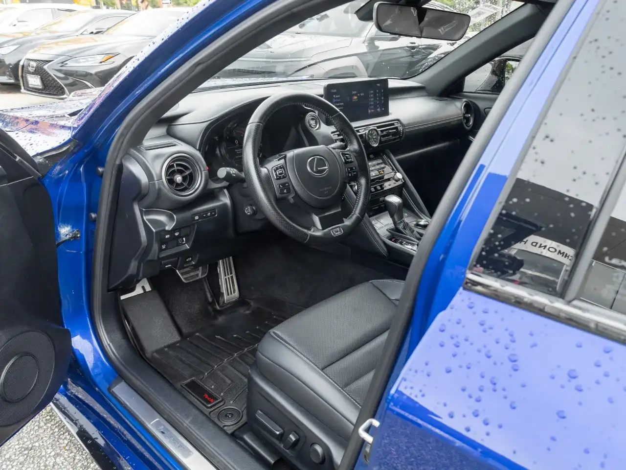 Lexus IS - Image 11
