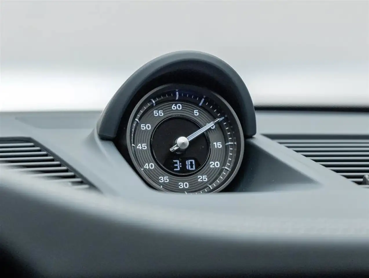 Porsche 911 - Image 45