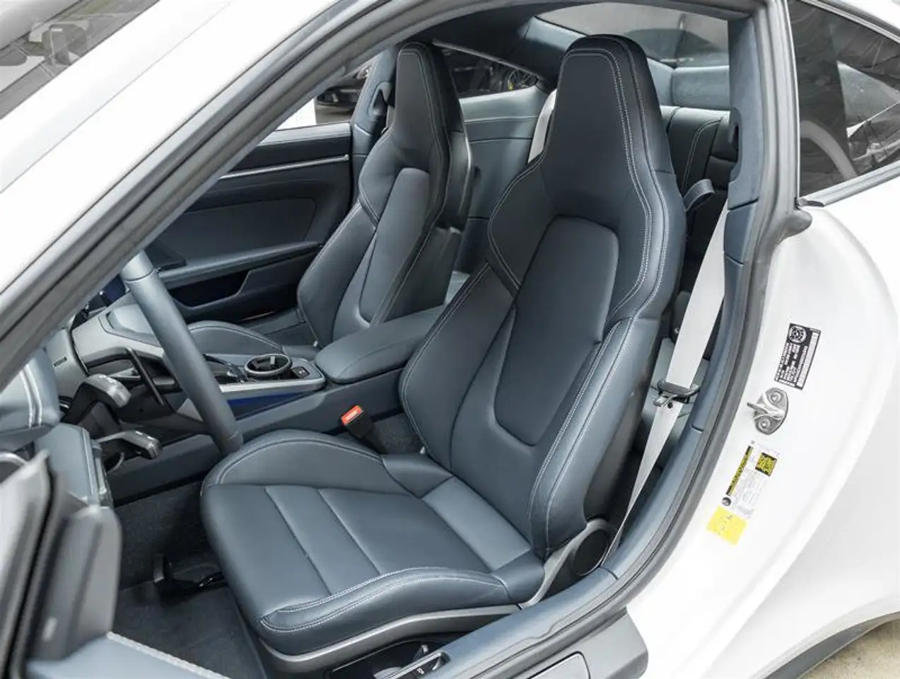 Porsche 911 - Image 28