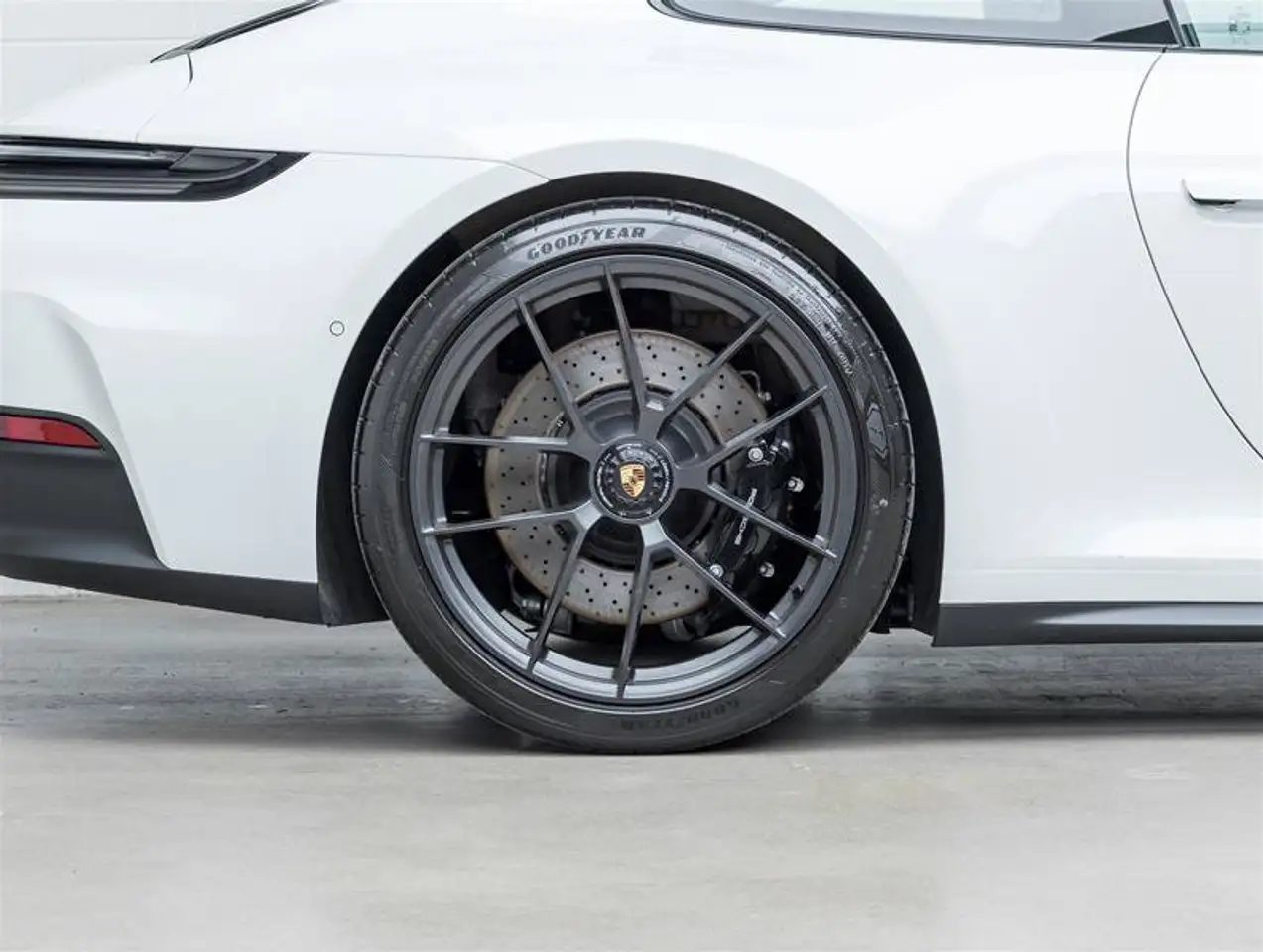 Porsche 911 - Image 24
