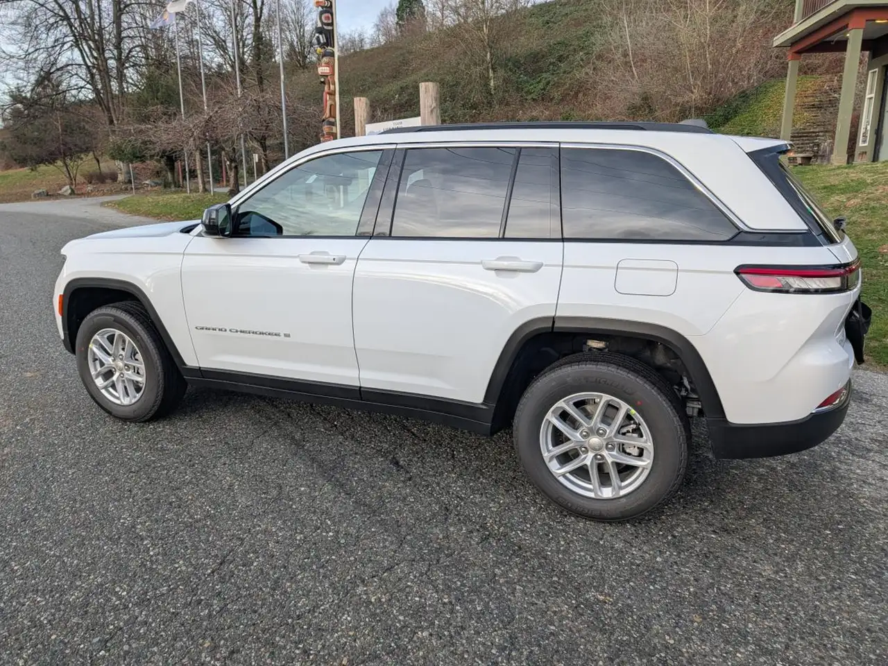 Jeep Grand Cherokee - Image 2