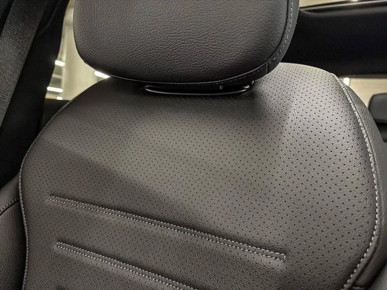 Mercedes-Benz GLC - Image 24