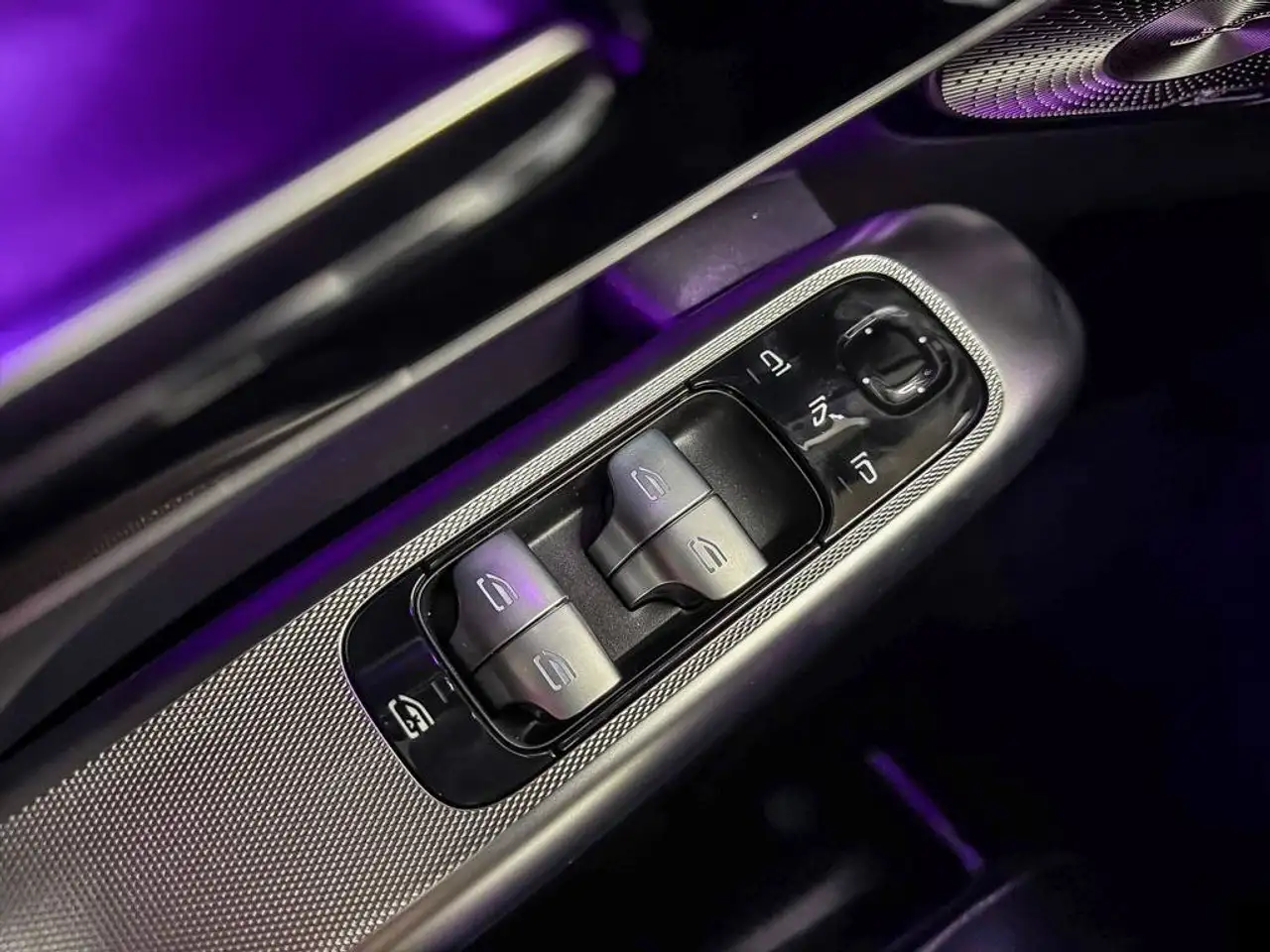 Mercedes-Benz GLC - Image 22