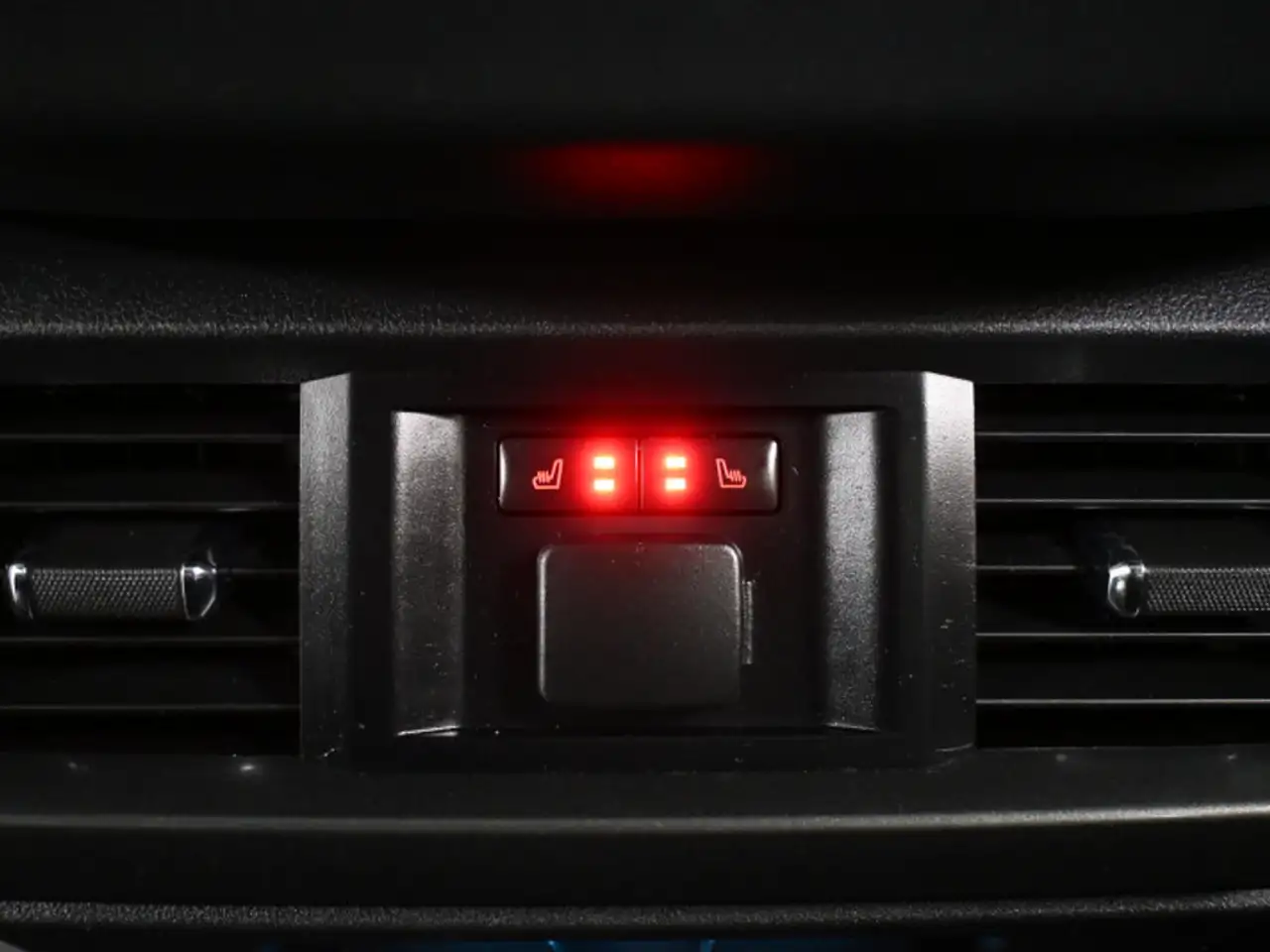 Ford F-150 - Image 25