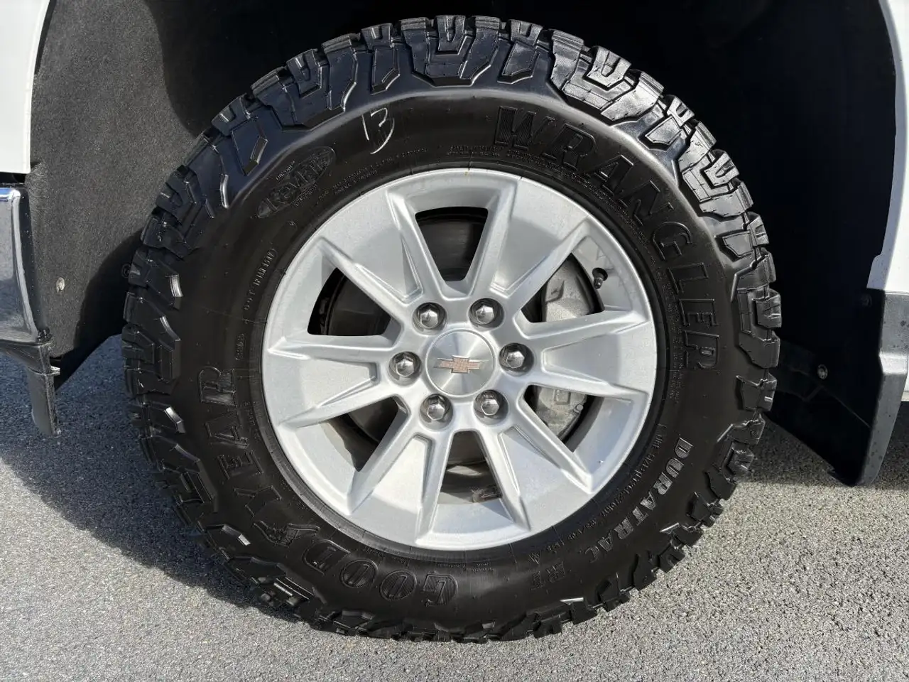 Chevrolet Silverado 1500 - Image 2