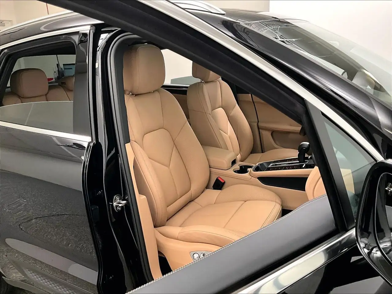 Porsche Macan - Image 14