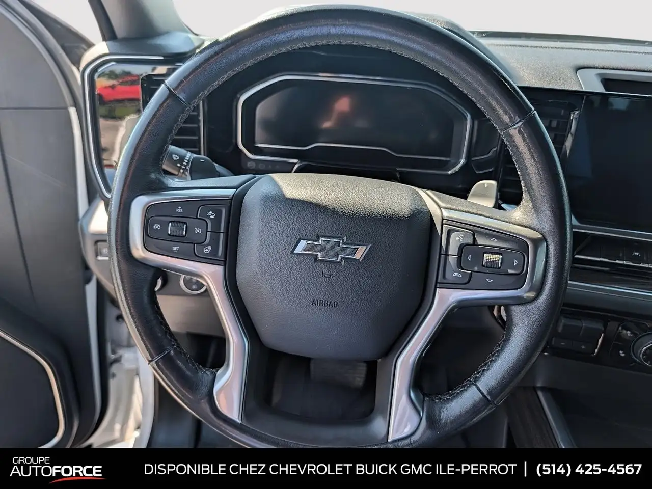 Chevrolet Silverado 1500 - Image 11