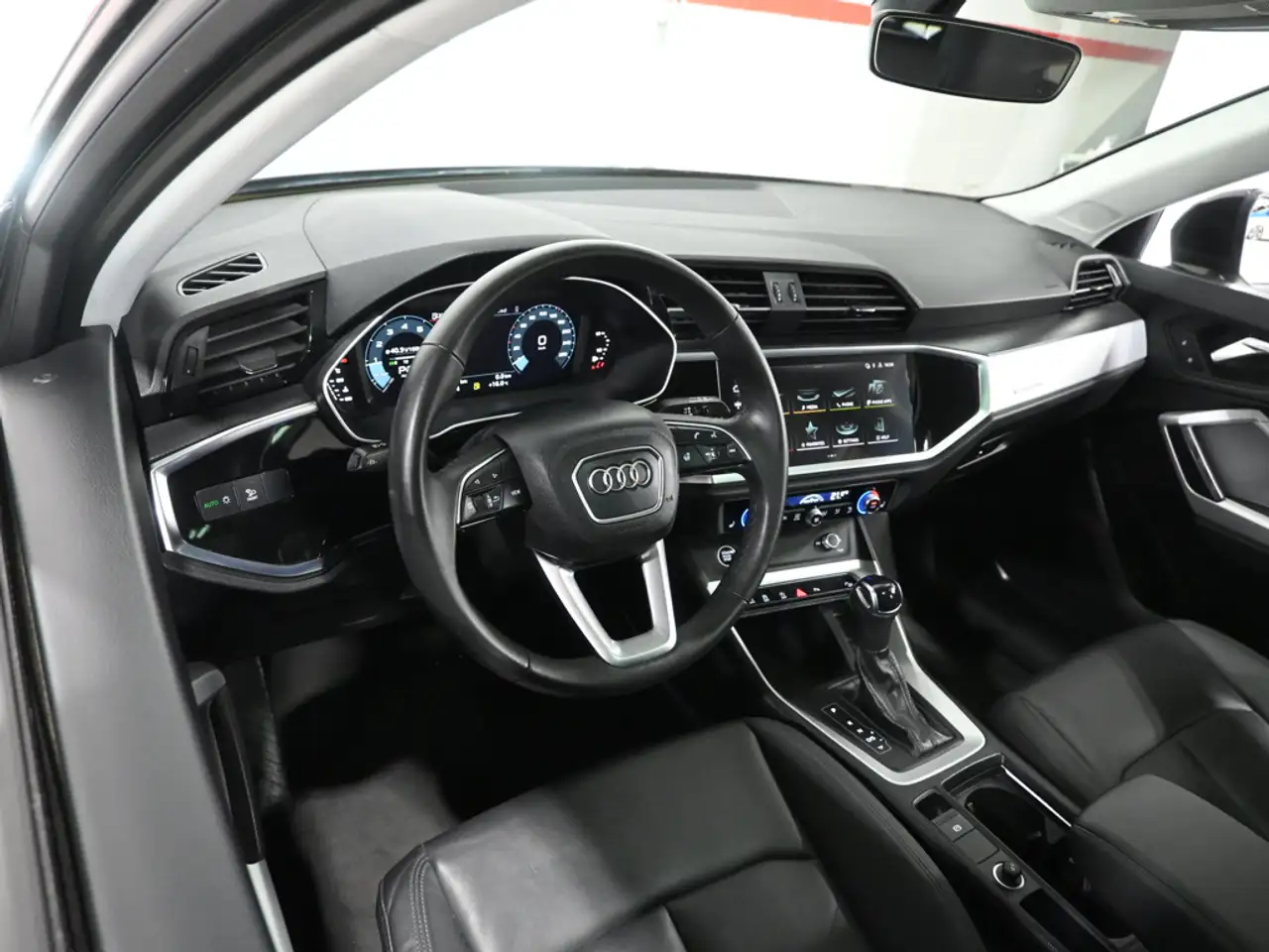 Audi Q3 - Image 10