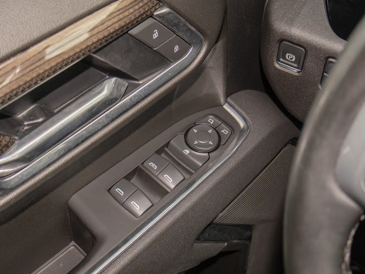 Chevrolet Silverado 1500 - Image 19