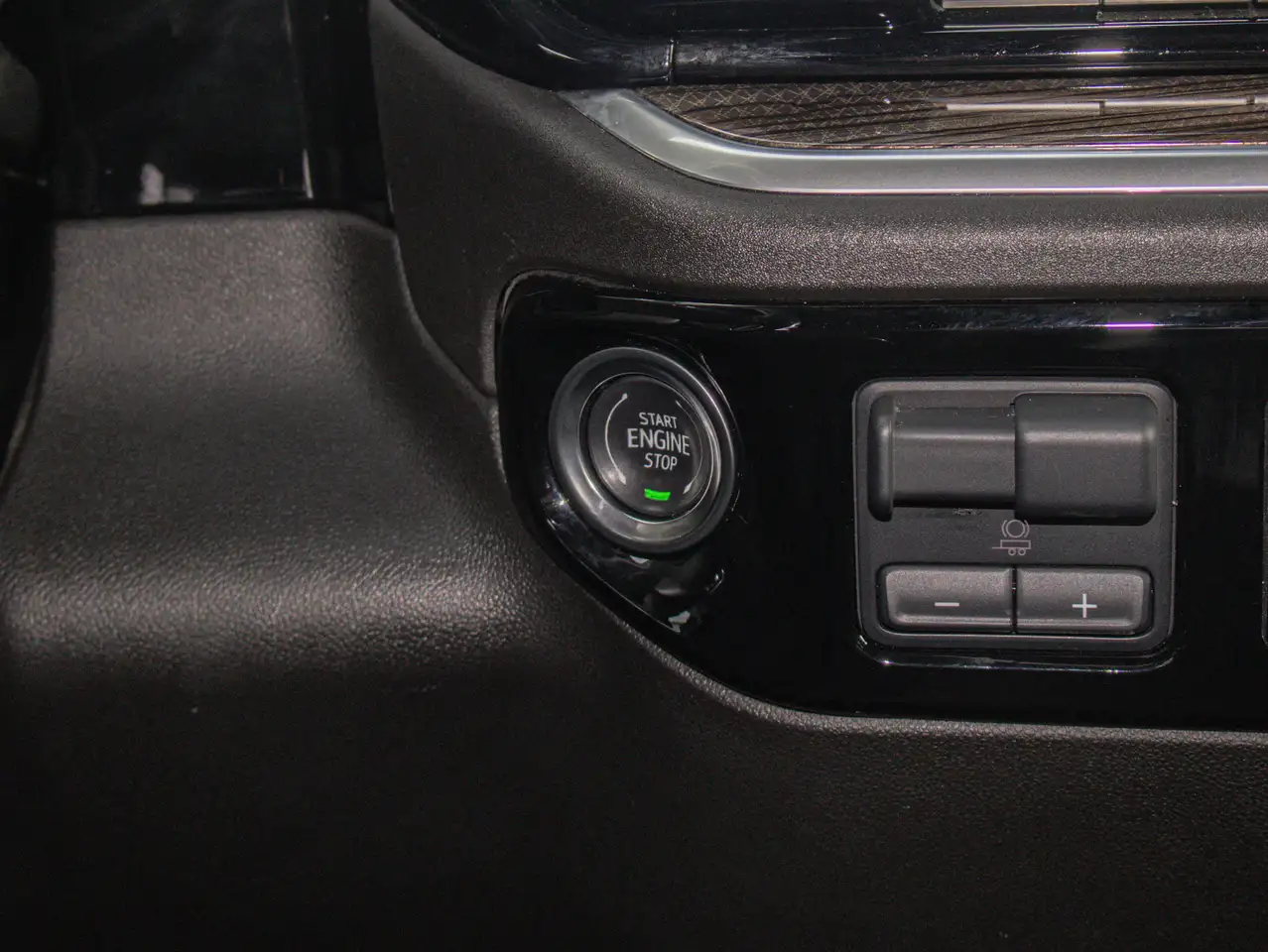 Chevrolet Silverado 1500 - Image 24
