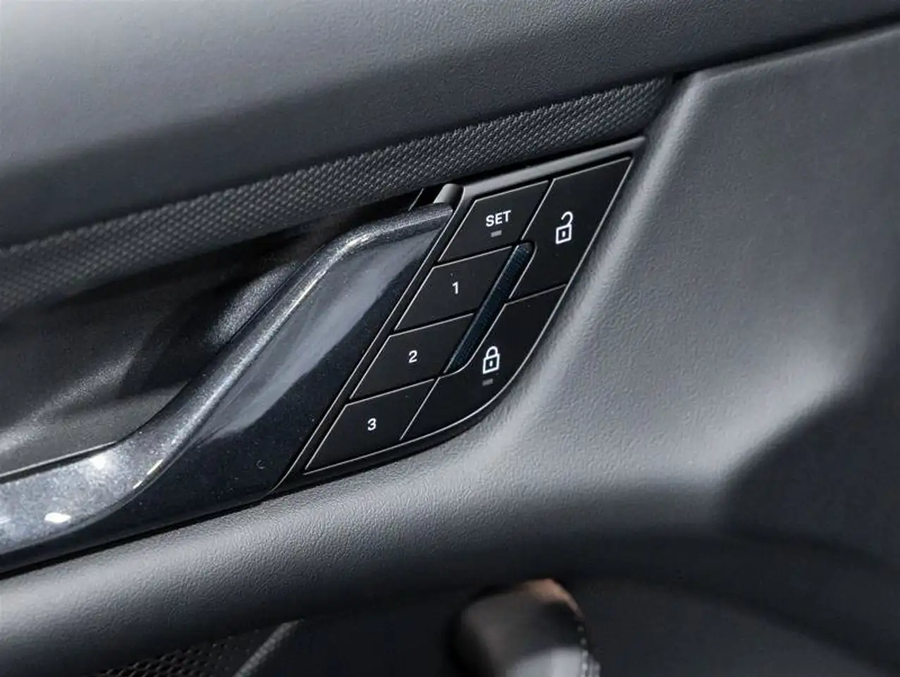 Porsche Taycan - Image 19