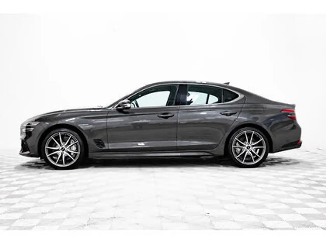 Genesis G70 - Image 1