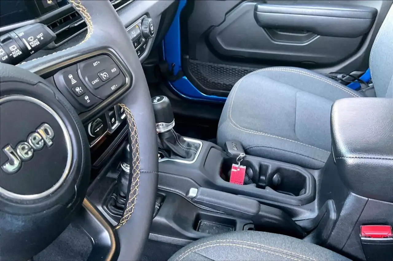 Jeep Wrangler - Image 14