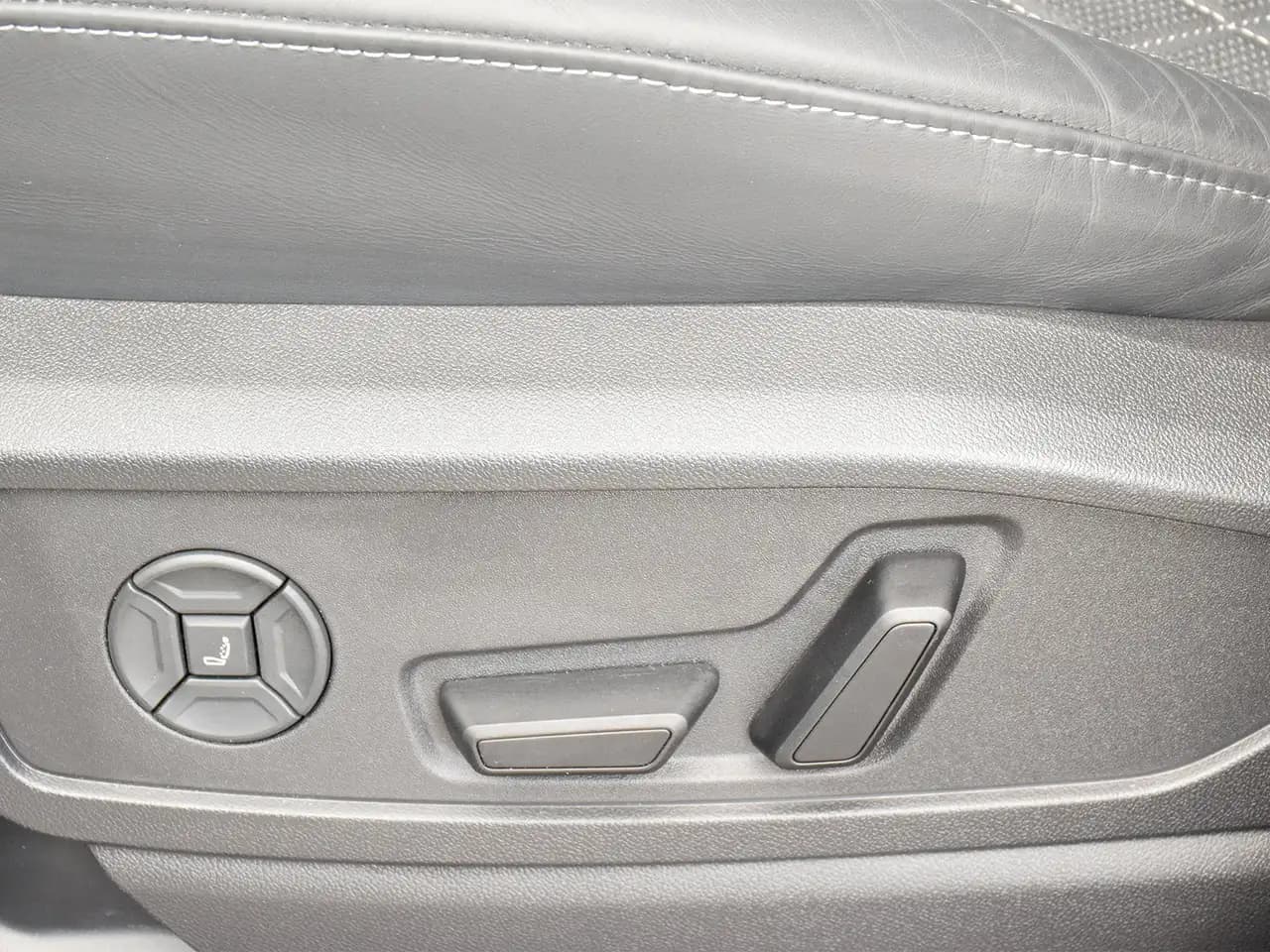 Audi SQ5 - Image 14