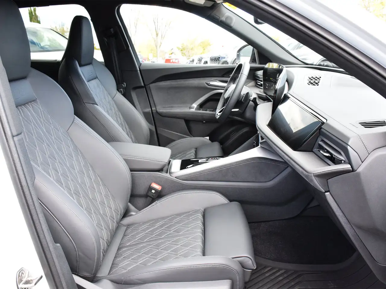 Audi SQ5 - Image 23