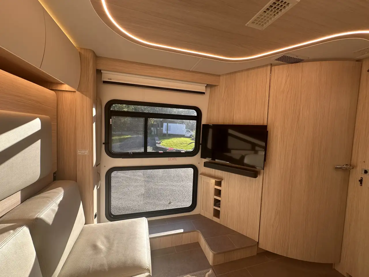 Mercedes-Benz Sprinter - Image 13