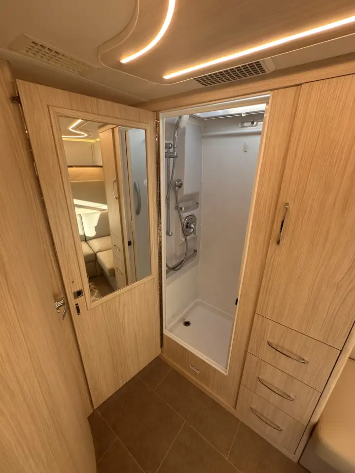 Mercedes-Benz Sprinter - Image 17