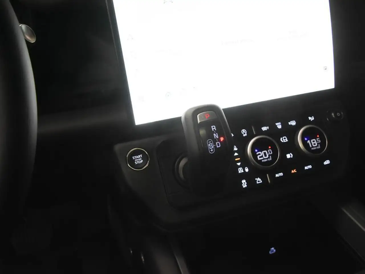 Land Rover Defender - Image 19