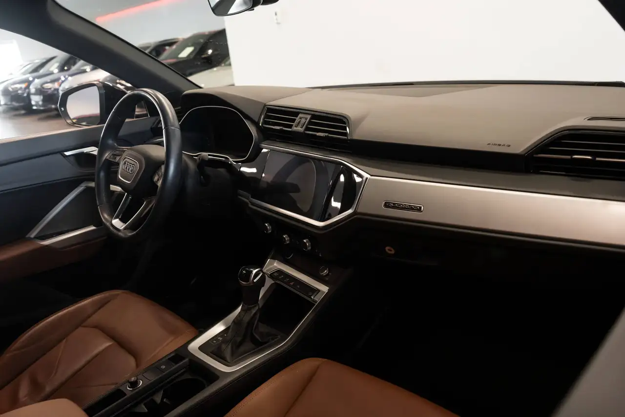 Audi Q3 - Image 6