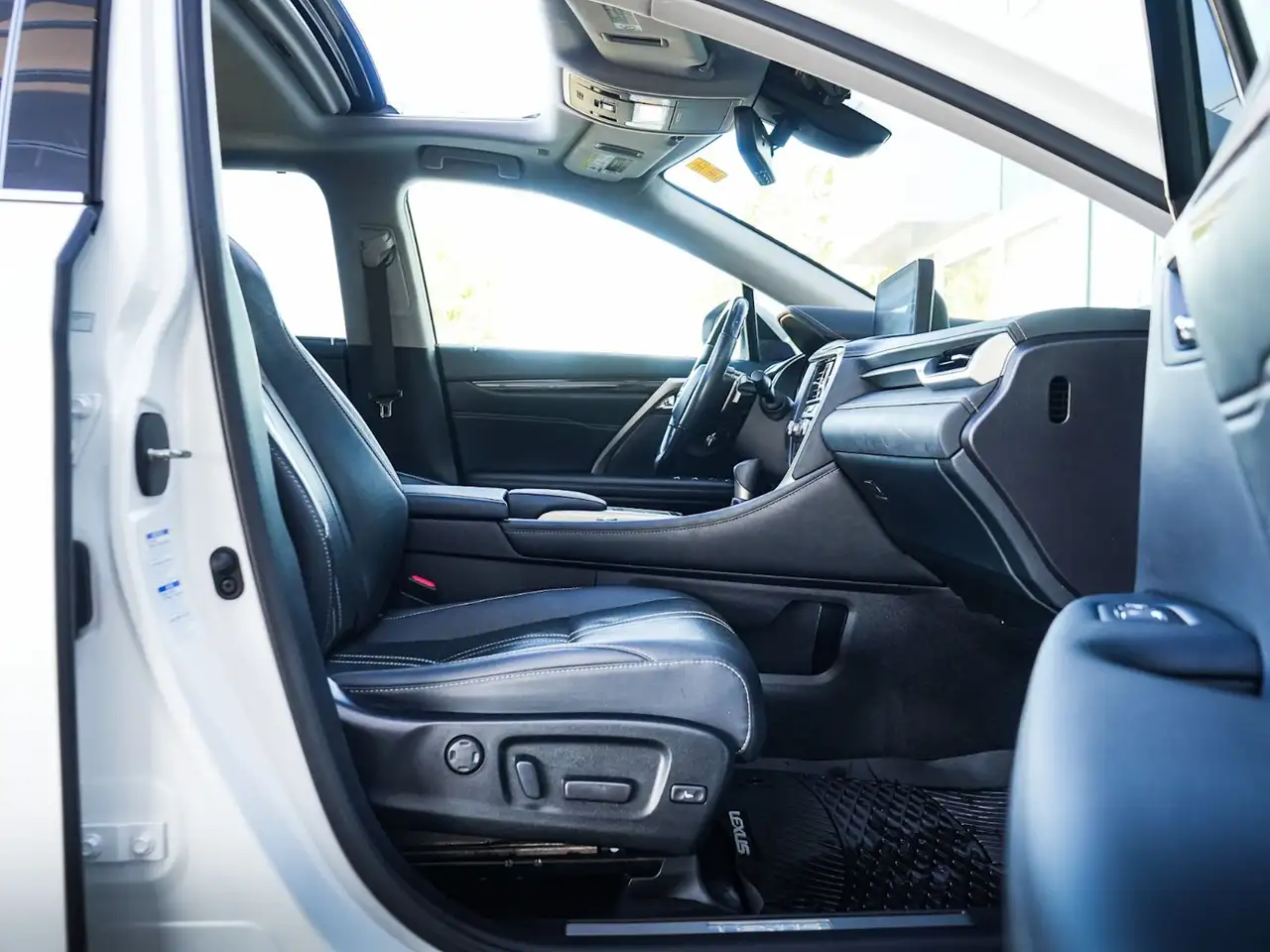 Lexus RX - Image 19