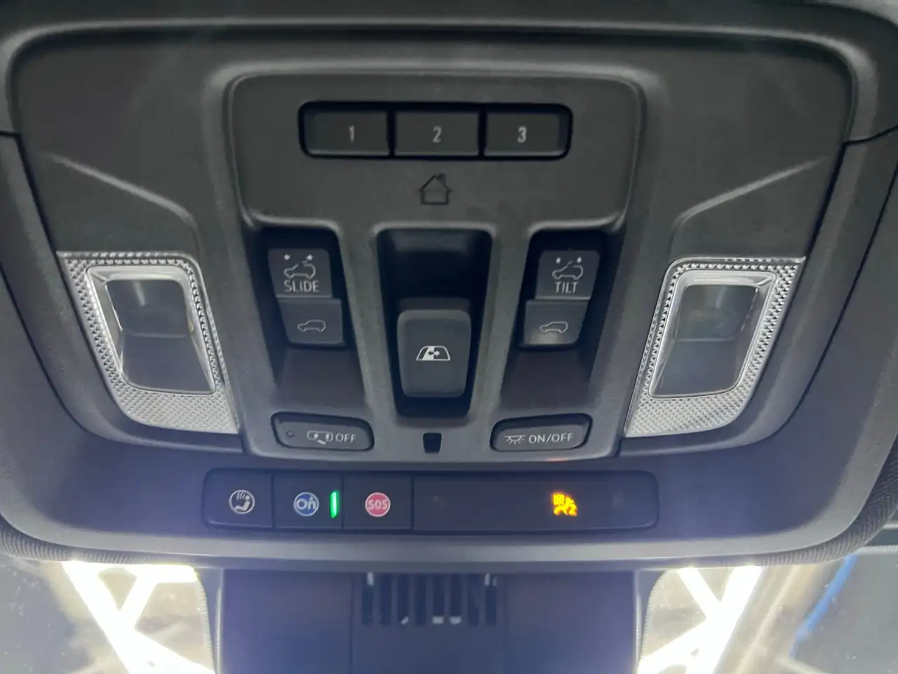 Chevrolet Silverado 1500 - Image 18