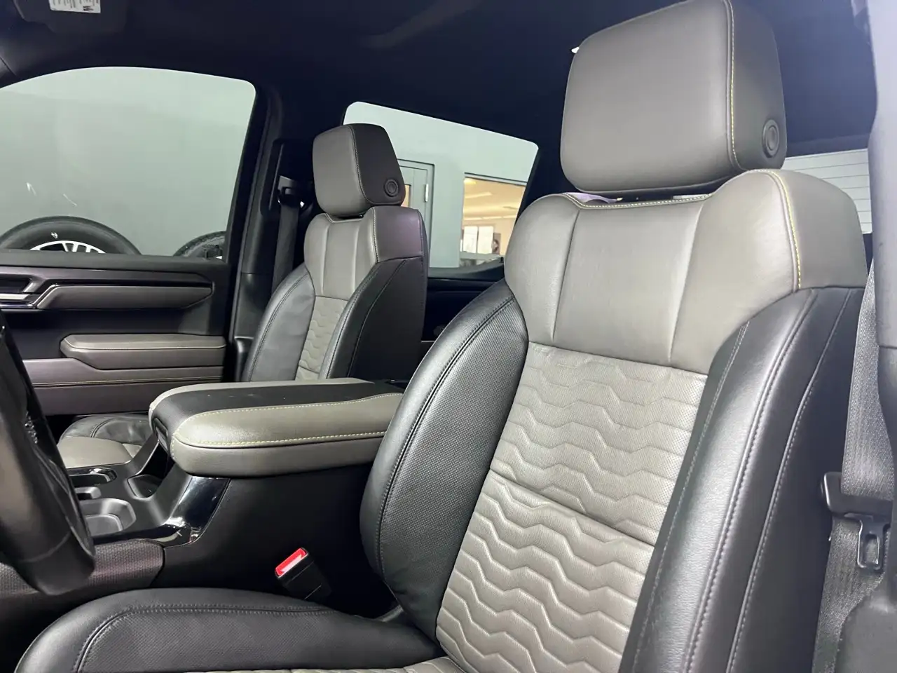 Chevrolet Silverado 1500 - Image 29