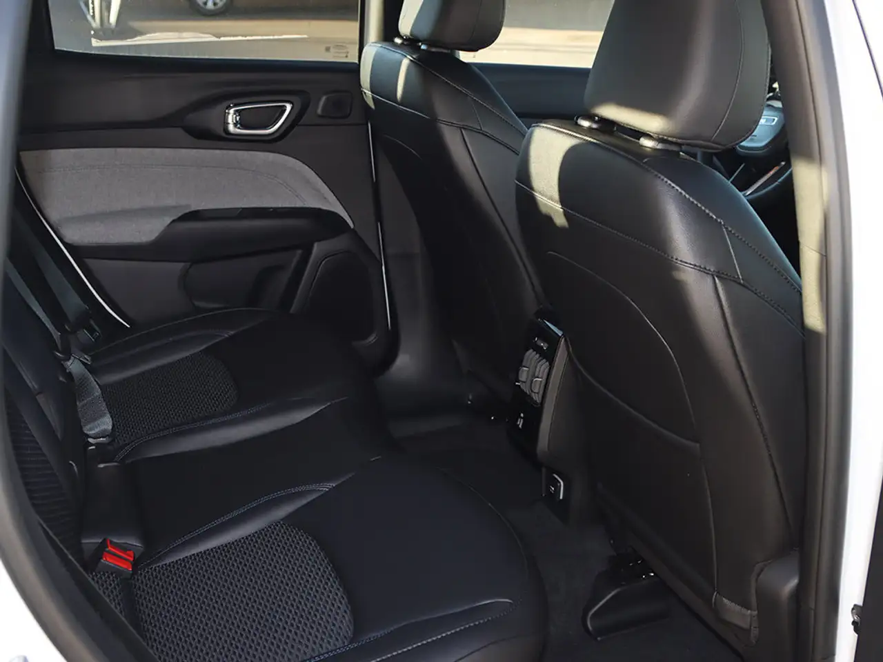 Jeep Compass - Image 25