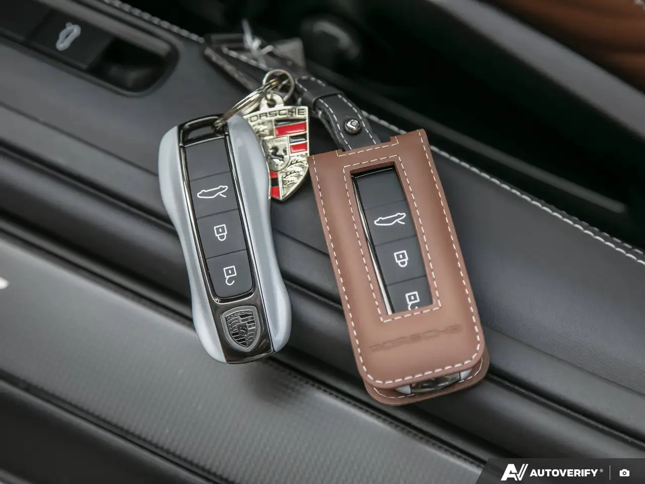Porsche 911 - Image 32