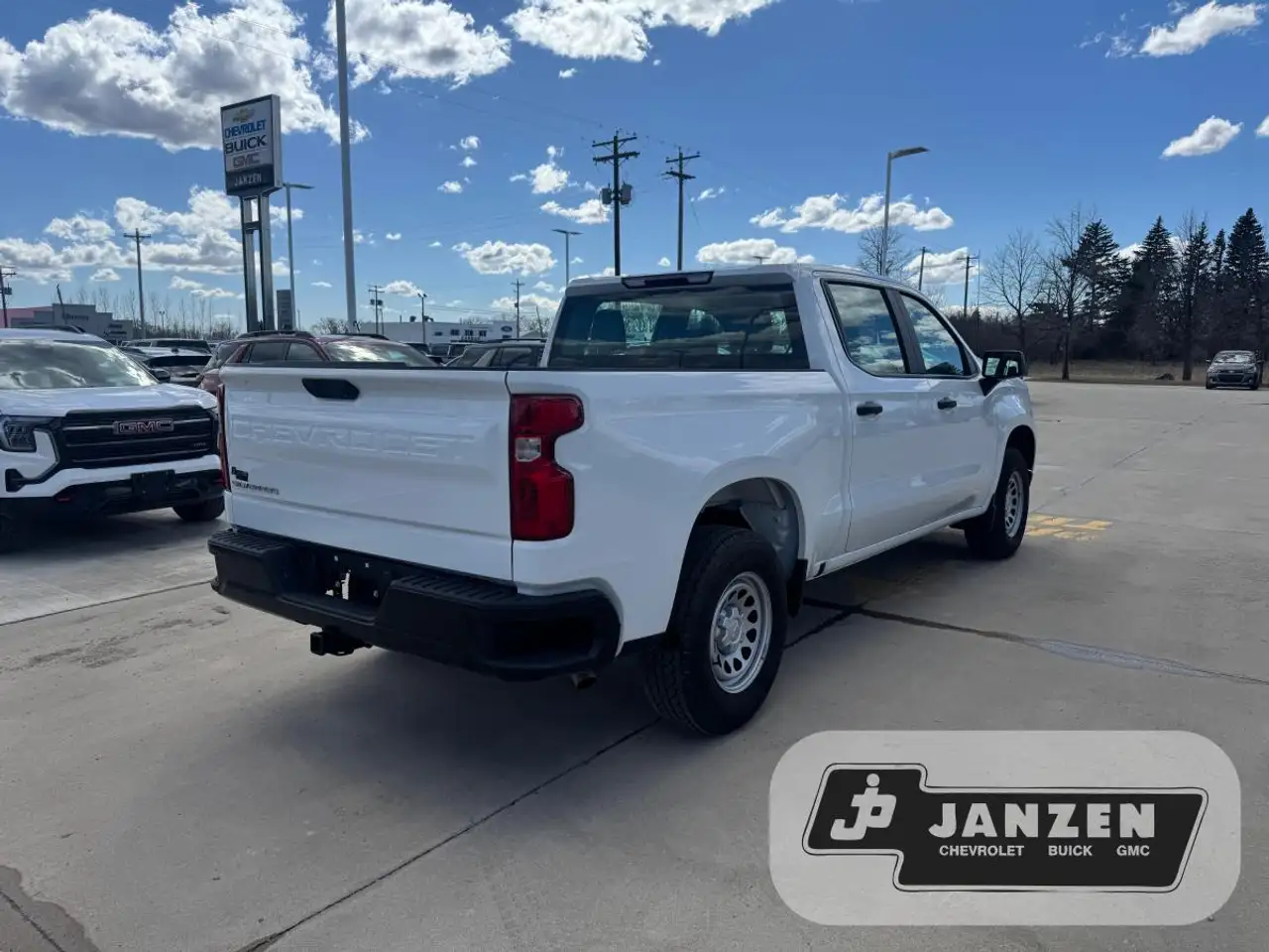 Chevrolet Silverado 1500 - Image 4