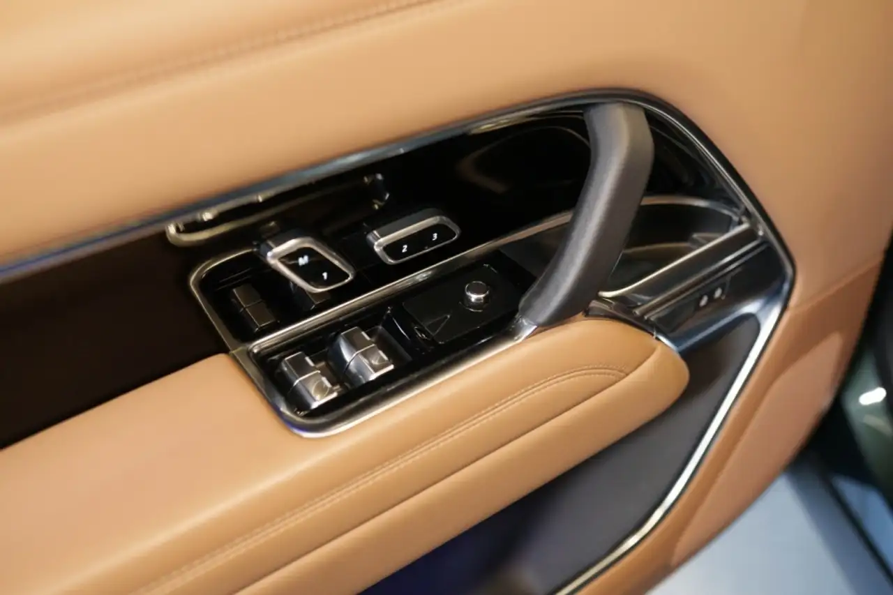Land Rover Range Rover - Image 18