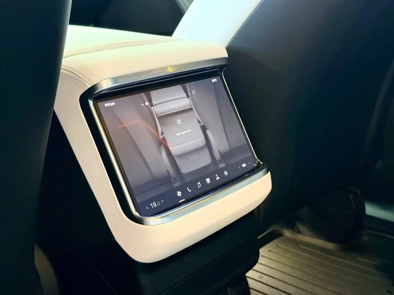 Tesla Model X - Image 12