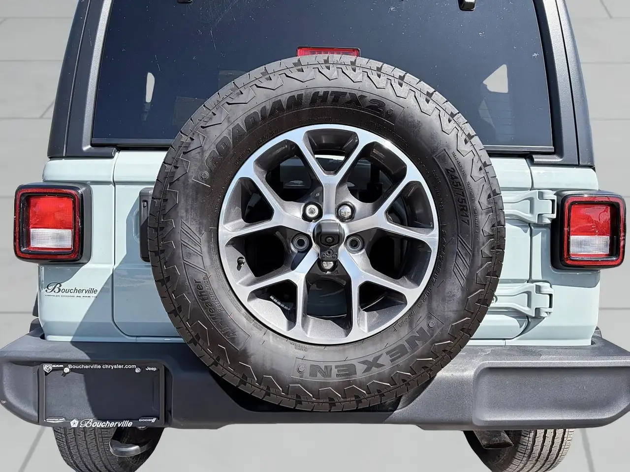 Jeep Wrangler - Image 11