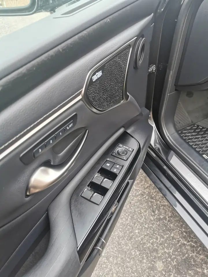 Lexus ES - Image 8
