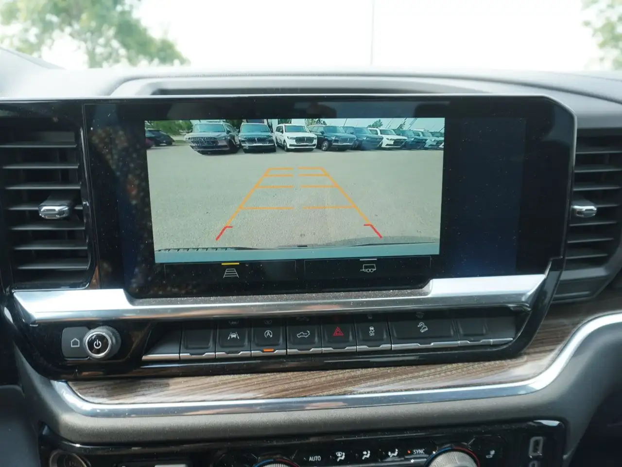 Chevrolet Silverado 1500 - Image 16
